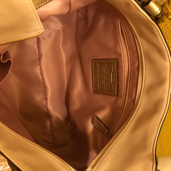 NWT Coach Alexandra Chain Leather Tote - Picture 4 of 8